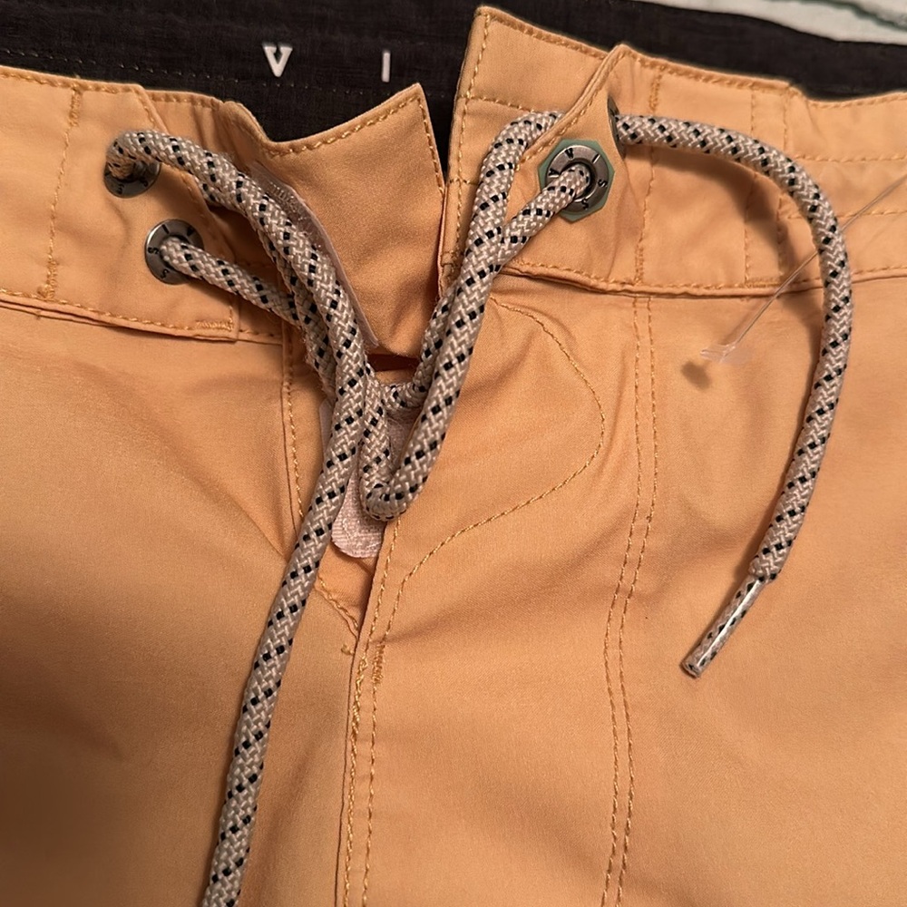 Vissla upcycle coconut poly stretch short - Picture 2 of 10